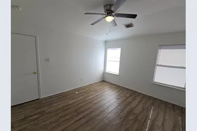 5006 Mill Creek Drive, Baytown, TX 77521 - Photo 9