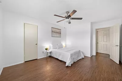 7714 Renwick Drive #D13, Houston, TX 77081 - Photo 17