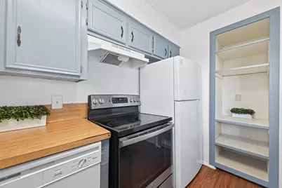 7714 Renwick Drive #D13, Houston, TX 77081 - Photo 9