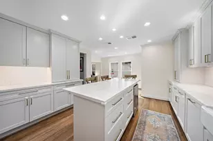 2003 Dryden Rd, Houston, TX 77030 - Photo 3