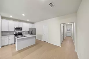 712 W Dallas St, Conroe, TX 77301 - Photo 9