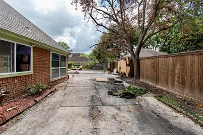 11727 Mighty Redwood Drive, Pasadena, TX 77059 - Photo 5