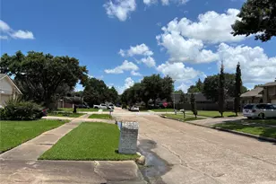 11427 Mulholland Dr, Houston, TX 77477 - Photo 5