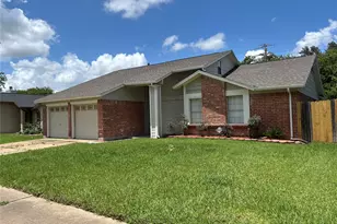 11427 Mulholland Dr, Houston, TX 77477 - Photo 3
