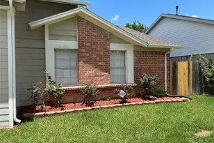 11427 Mulholland Dr, Houston, TX 77477 - Photo 7
