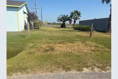 998 Ramada Boulevard, Crystal Beach, TX 77650 - Photo 5