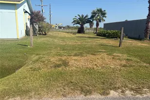 998 Ramada Blvd, Crystal Beach, TX 77650 - Photo 5