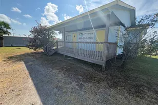 998 Ramada Blvd, Crystal Beach, TX 77650 - Photo 3
