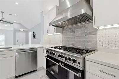 962 Oak Falls Drive, Conroe, TX 77378 - Photo 13