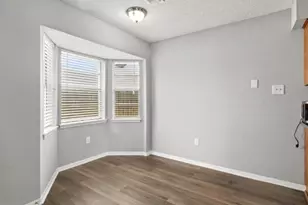 614 Meadowglen Dr, Baytown, TX 77521 - Photo 11