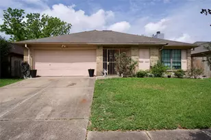 7018 Lost Thicket Dr, Houston, TX 77085 - Photo 5