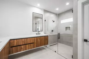 104 Tolima Dove St, Houston, TX 77018 - Photo 33