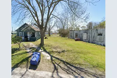 421 1st Avenue N, Texas City, TX 77590 - Photo 1