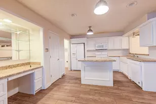 10822 Kirktown Dr, Houston, TX 77089 - Photo 5