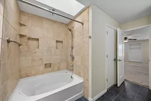 9850 Pagewood Ln, Houston, TX 77042 - Photo 21