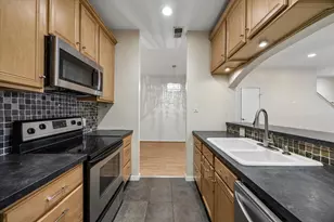 9850 Pagewood Ln, Houston, TX 77042 - Photo 13