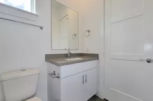 9 N St Charles St, Houston, TX 77003 - Photo 23
