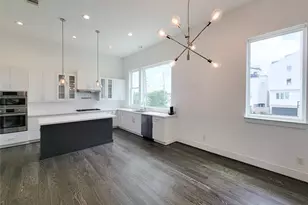 9 N St Charles St, Houston, TX 77003 - Photo 13