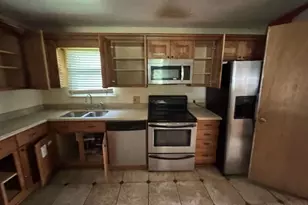 905 Euclid St, Cleburne, TX 76033 - Photo 7