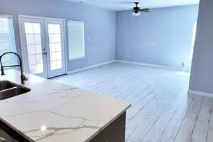 8203 Oak Knoll Ln, Houston, TX 77028 - Photo 5