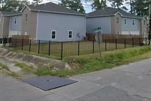 8203 Oak Knoll Ln, Houston, TX 77028 - Photo 1