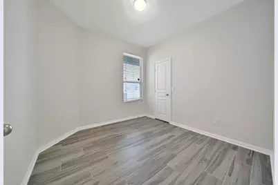 2619 Skyview Silver Drive, Houston, TX 77047 - Photo 15