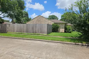 2822 Chimneystone Dr, Sugar Land, TX 77479 - Photo 5