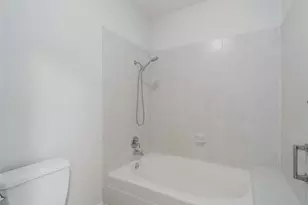 11711 Memorial Dr, Houston, TX 77024 - Photo 17