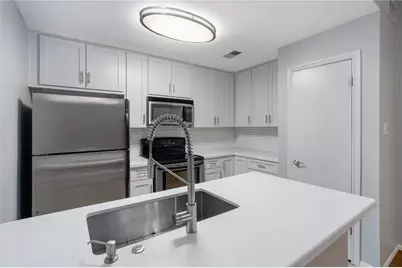 11711 Memorial Drive #285, Houston, TX 77024 - Photo 9