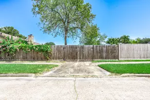 802 Voyager Dr, Houston, TX 77062 - Photo 7