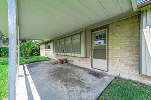 802 Voyager Dr, Houston, TX 77062 - Photo 37