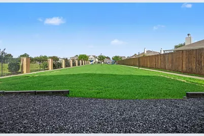 102 Blue Skies Court, La Marque, TX 77568 - Photo 31