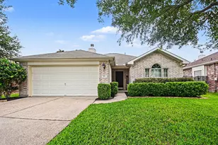 102 Blue Skies Ct, La Marque, TX 77568 - Photo 1