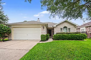 102 Blue Skies Ct, La Marque, TX 77568 - Photo 3