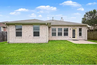 102 Blue Skies Court, La Marque, TX 77568 - Photo 7