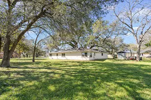 102 North St, Columbus, TX 78934 - Photo 3