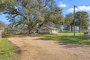 102 North St, Columbus, TX 78934 - Photo 5