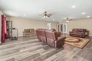 7803 Prairie St, Hitchcock, TX 77563 - Photo 11