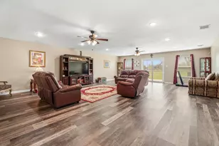 7803 Prairie St, Hitchcock, TX 77563 - Photo 5