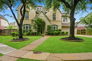 5315 April Run Ct, Sugar Land, TX 77479 - Photo 3