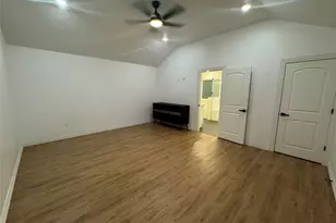 8125 N Sunnyhill St, Houston, TX 77088 - Photo 7