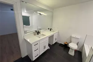 8125 N Sunnyhill St, Houston, TX 77088 - Photo 9