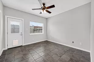 2352 Sperber Ln, Houston, TX 77003 - Photo 17