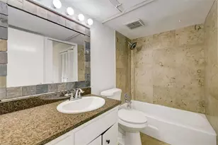 8277 Kingsbrook Rd, Houston, TX 77024 - Photo 11