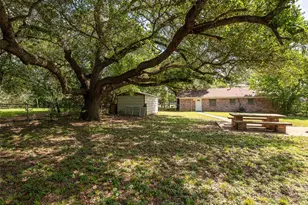 507 N Echols St, Caldwell, TX 77836 - Photo 3