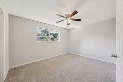 6022 Meadowbrook Drive, Hitchcock, TX 77563 - Photo 9