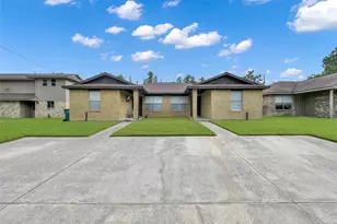 1605 Hazelwood St, Conroe, TX 77301 - Photo 1