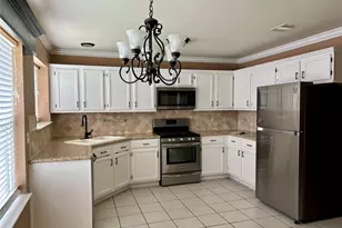 3909 Ashwood Dr, Pearland, TX 77584 - Photo 3
