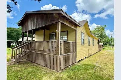 1002 W 2nd Street, El Campo, TX 77437 - Photo 1