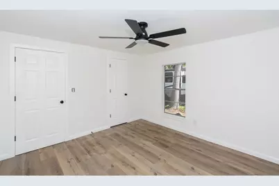 211 W South Street, Alvin, TX 77511 - Photo 19